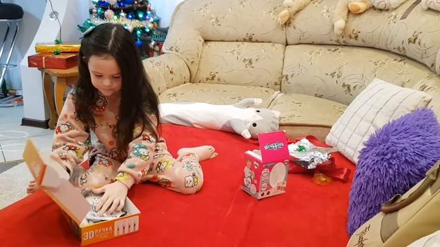 Распаковка новогодних подарков. К Алисе приходил дед мороз? смотреть онлайн