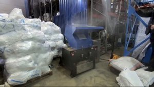 Дробилка для специй: Измельчение имбиря и мускатного ореха на дробилке XFS-600