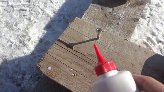 Вкручивание шурупа со смазкой