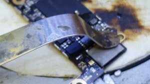 Iphone 5s после воды. Нет изображения  и подсветки.