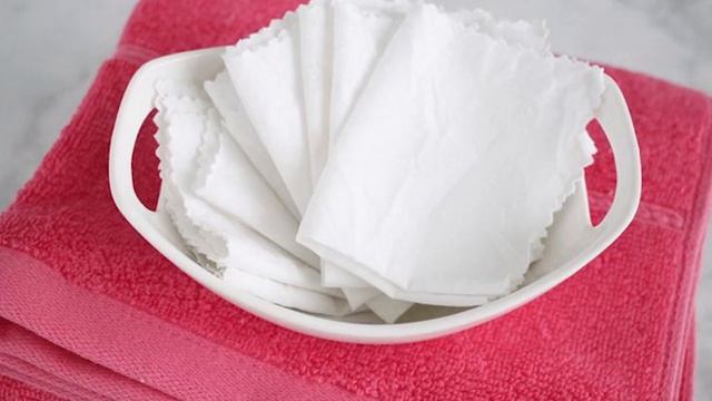 Как сделать «волшебные» салфетки, которые не дадут белью полинять во время стирки