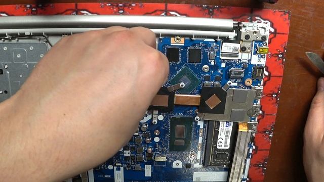 Замена термопасты в ноутбуке Lenovo 320 330  310 смотреть онлайн