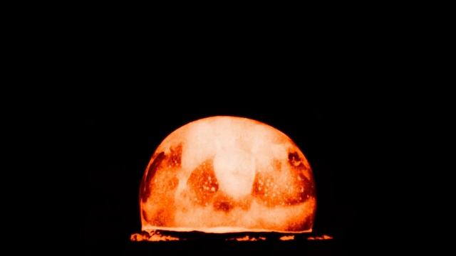 VFX Artist Reveals the TRUE Scale of NUCLEAR EXPLOSIONS смотреть онлайн