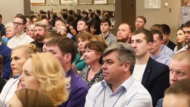 Отзыв UDS. Ресторан 'Посиделкин" Раньше официанты приносили себя на работу.Теперь берут работу домо