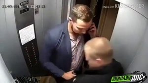 Поступок двух парней в лифте сняла камера: видео набирает популярность