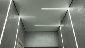 Световые линии в прихожей