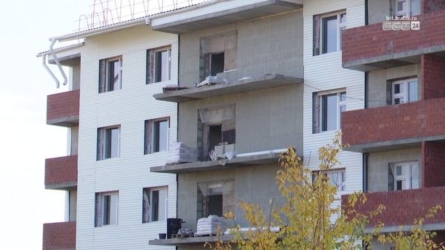 Строительство домов для переселенцев в Братске проверил депутат Госдумы