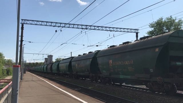 Электровоз ВЛ11М-406/404А с грузовым поездом смотреть онлайн