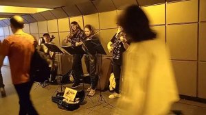 САНКТ-ПЕТЕРБУРГ Подземный переход Уличные музыканты СУПЕР. ?