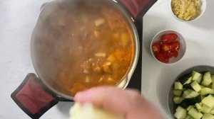 Твендян тиге – классический корейский суп с пастой из соевых бобов (된장찌개)