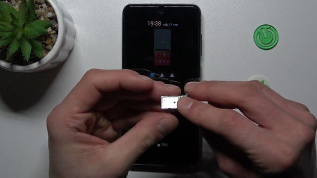 Cómo insertar la tarjeta SIM en SAMSUNG GALAXY S23 смотреть онлайн