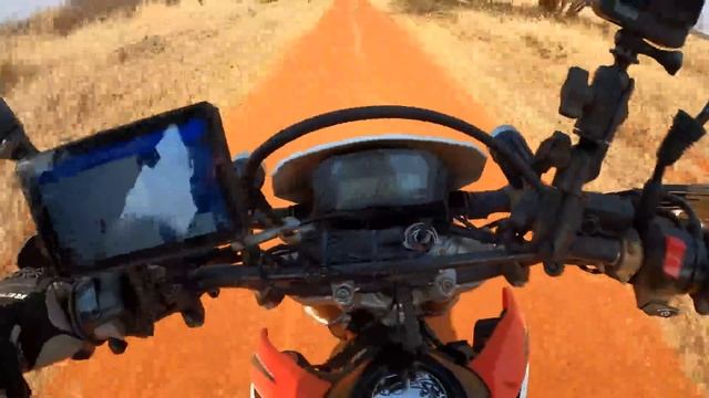 Itchy Boots rides KALAHARI RALLY - Stage 1. TROUBLE EARLY ON!.