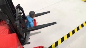 BRUDER Spielwaren CONTAINER Trucks ♦ Bruder Logistic Center feat. BRUDER UPS Mercedes Sprinter