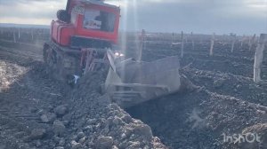 ДТ-75 с мотором ЯМЗ-236 в работе
