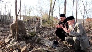 Установка памятника в историческом мусульманском кладбище