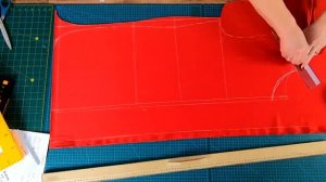 Кардиган без выкройки на любую фигуру. Раскрой стильного кардигана сразу на ткани.mp4