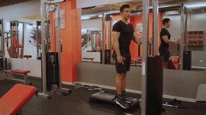 63 сгибание на бицепц бедра с нижнего блока в кроссовере