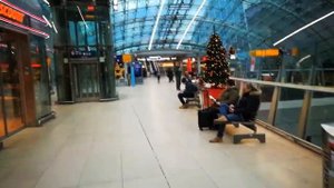 Аэропорт Франкфурт-на-Майне - Вокзал дальнего пребывания и где купить продуктов в воскресенье :)