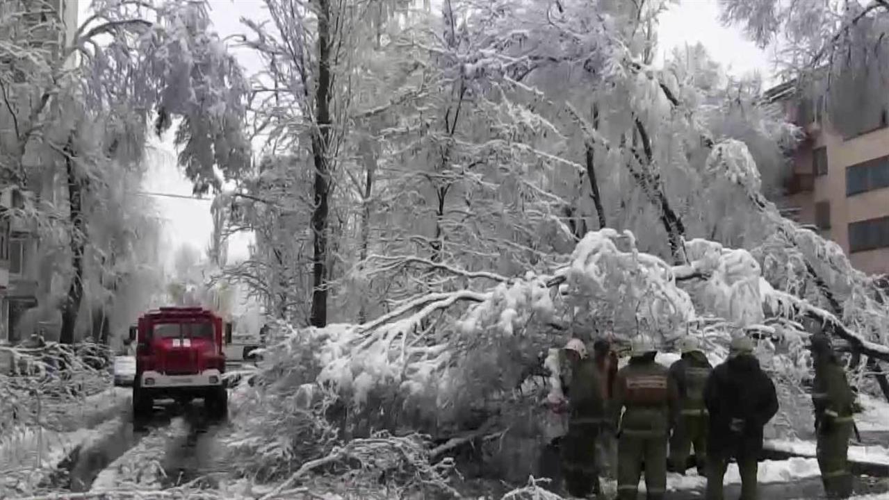 На центральные районы России обрушились сильные метели, тысячи людей остались без света