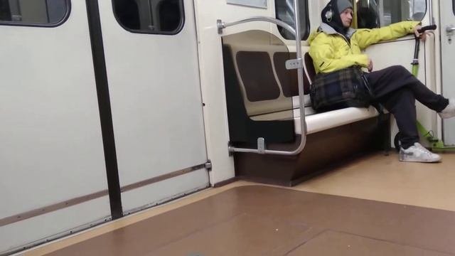 от станция метро парнас до станция метро  Удельная