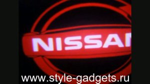 Подсветка дверей с логотипом Nissan.