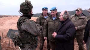 Президент опробовал российскую винтовку СВД