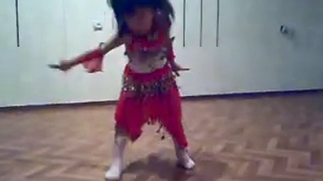 Моя Муська танцуеткогда ей было 4 года смотреть онлайн