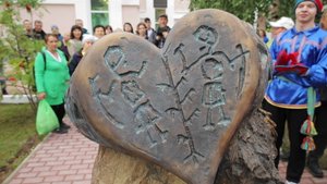 В Югорске установили новый арт-объект «Эсский перстень»