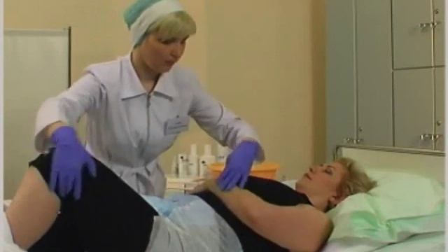 Как повернуть лежачего больного на бок смотреть онлайн