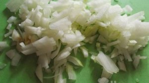 Кабачковые оладьи с луком на сковороде