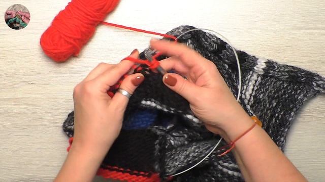 DIY Простой жилет спицами за 3 дня связан отдельными частями снизу вверх.