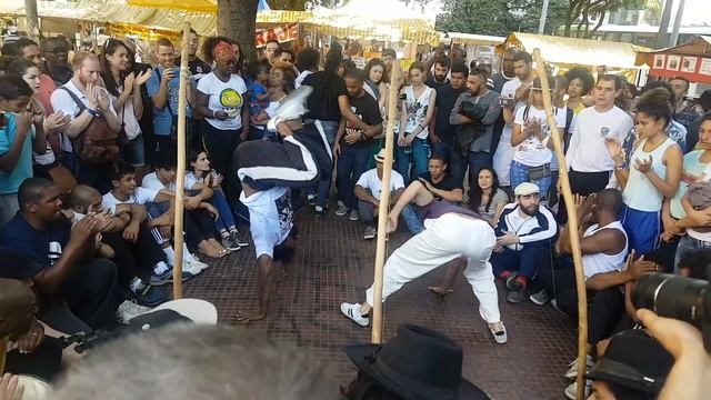 Mestre Edan e Gugu Quilombola. Roda na Praça da Republica смотреть онлайн