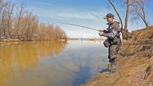 Рыбалка 2022 на спиннинг в Устье малой речки. Ловля окуня весной на Микроджиг
