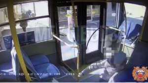 Страшное падение 85 летней женщины в автобусе