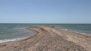 Здесь встречаются воды Азовского моря и Таганрогского залива