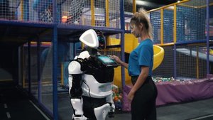 Робот для развлекательного центра | Promobot