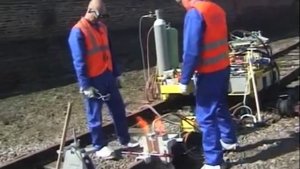 Технологический процесс алюминотермитной сварки рельс на путях