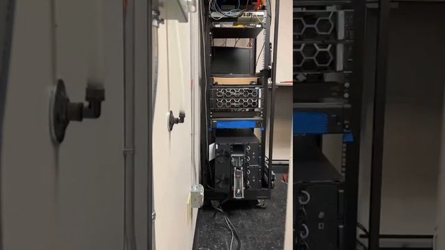 New APC Smart UPS battery for one of our clients. #backupbattery #itservices #serverroom смотреть онлайн