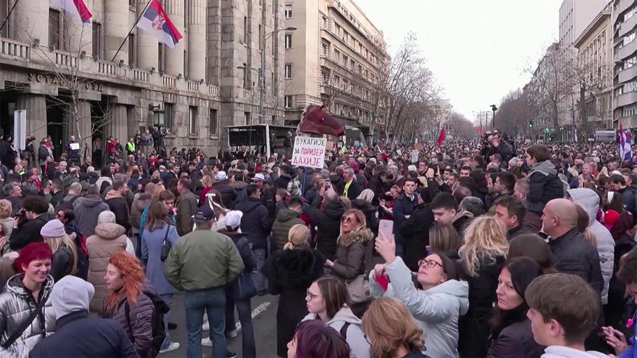 В Белграде прозападная оппозиция, проигравшая парламентские выборы, устраивает новые протесты