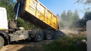 Самосвал маз 5516 выгрузка щебня 25 тонн. Щебень в Петрозаводске 28-14-66
