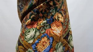 Шаль Ненаглядная. Зеленый бархат. ПАВЛОВОПОСАДСКИЙ ПЛАТОК с шелковой вязаной вручную бахромой.