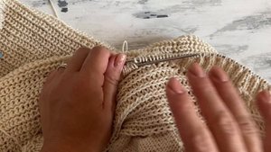 Вяжем планку спицами для кофточки, кардигана + вертикальные петли для пуговок.