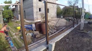 Забор профлист на ленточном фундаменте.