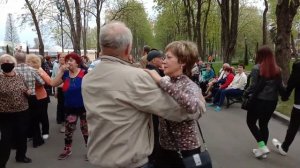 Никто тебя не любит так,как я!!!Танцы в саду Шевченко,Харьков.