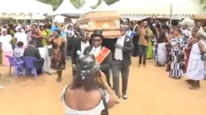 СМЕШНЫЕ ТАНЦЫ С ГРОБОМ! МЕМ ТАНЦУЮЩИЕ АФРИКАНЦЫ С ГРОБОМ