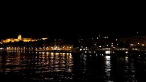 Венгрия. Будапешт. Дунайские волны.