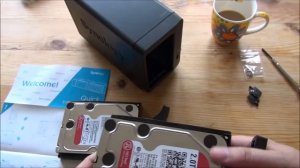 Synology DS214+ unbox, hard disk install and interface review