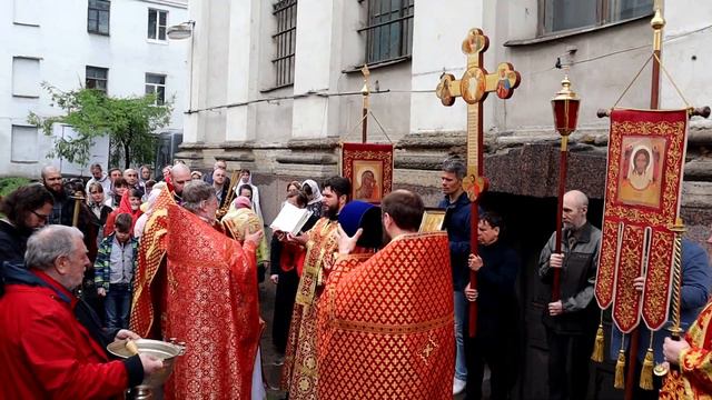 Крестный ход на воскресной литургии в Неделю о расслабленном. 23 мая 2021 г смотреть онлайн