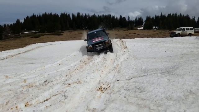 BEST OFF ROAD - MITSUBISHI VS NISSAN VS JEEP VS TOYOTA VS SUZUKI VS BERTONE смотреть онлайн