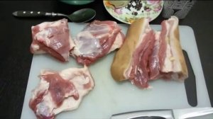 Сало в луковой шелухе.